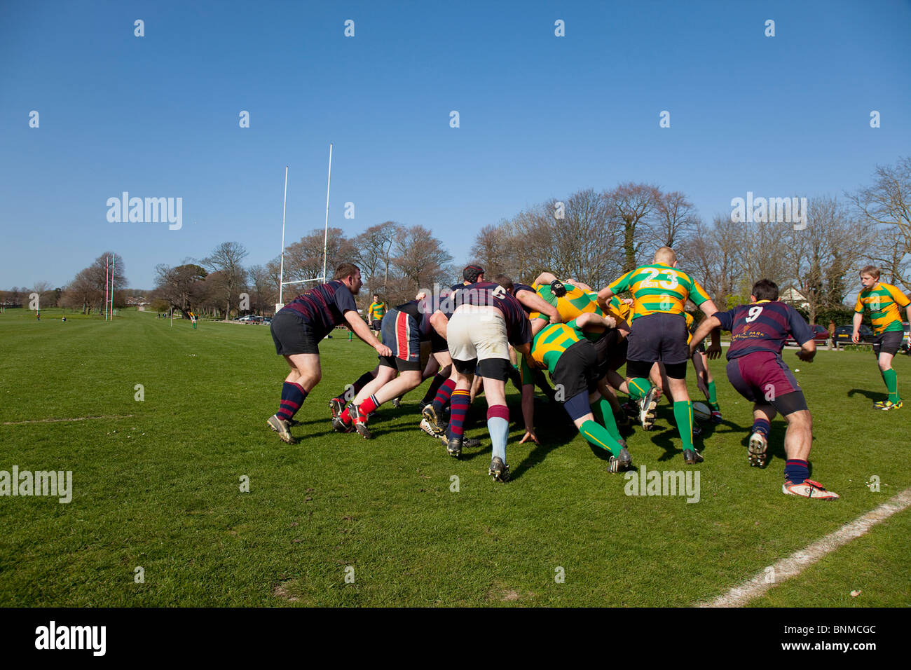 Inghilterra, West Sussex, Shoreham-da-Mare, squadre di rugby gioca su Victoria Park campi da gioco. Foto Stock