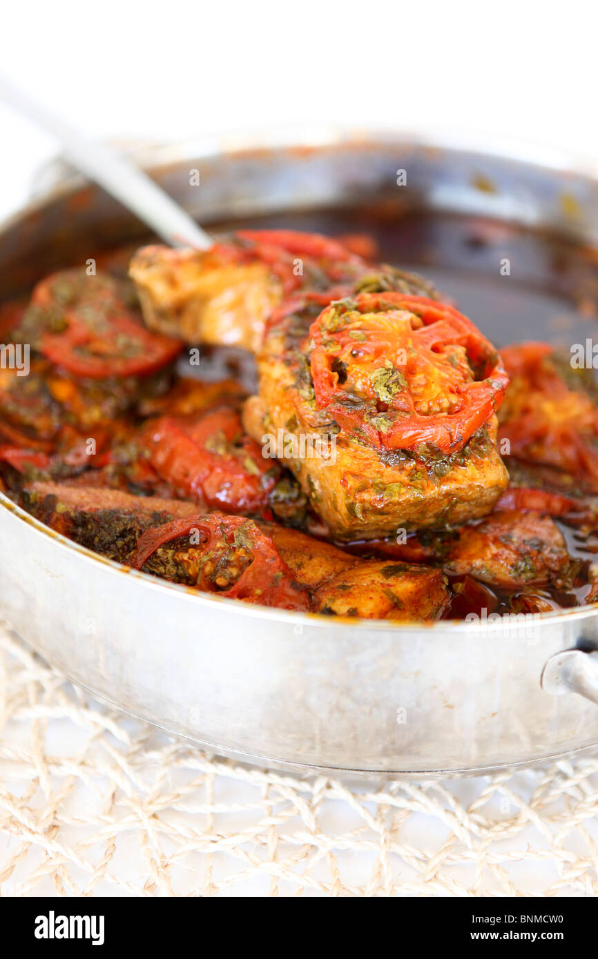 Haraime (anche Charaime) a nord African Jewish specialita di pesce cucinato in piccante salsa di pomodoro Foto Stock