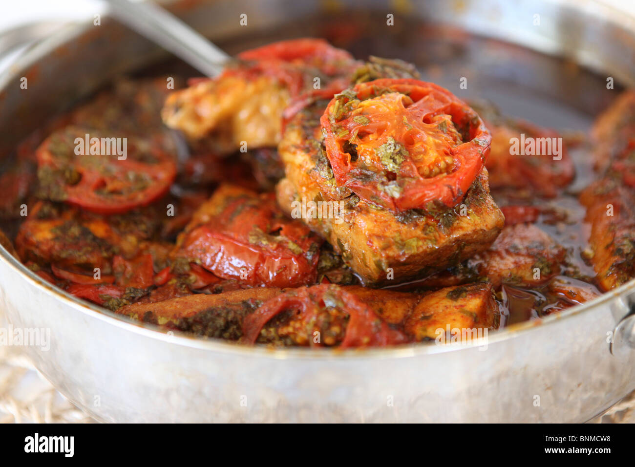 Haraime (anche Charaime) a nord African Jewish specialita di pesce cucinato in piccante salsa di pomodoro Foto Stock
