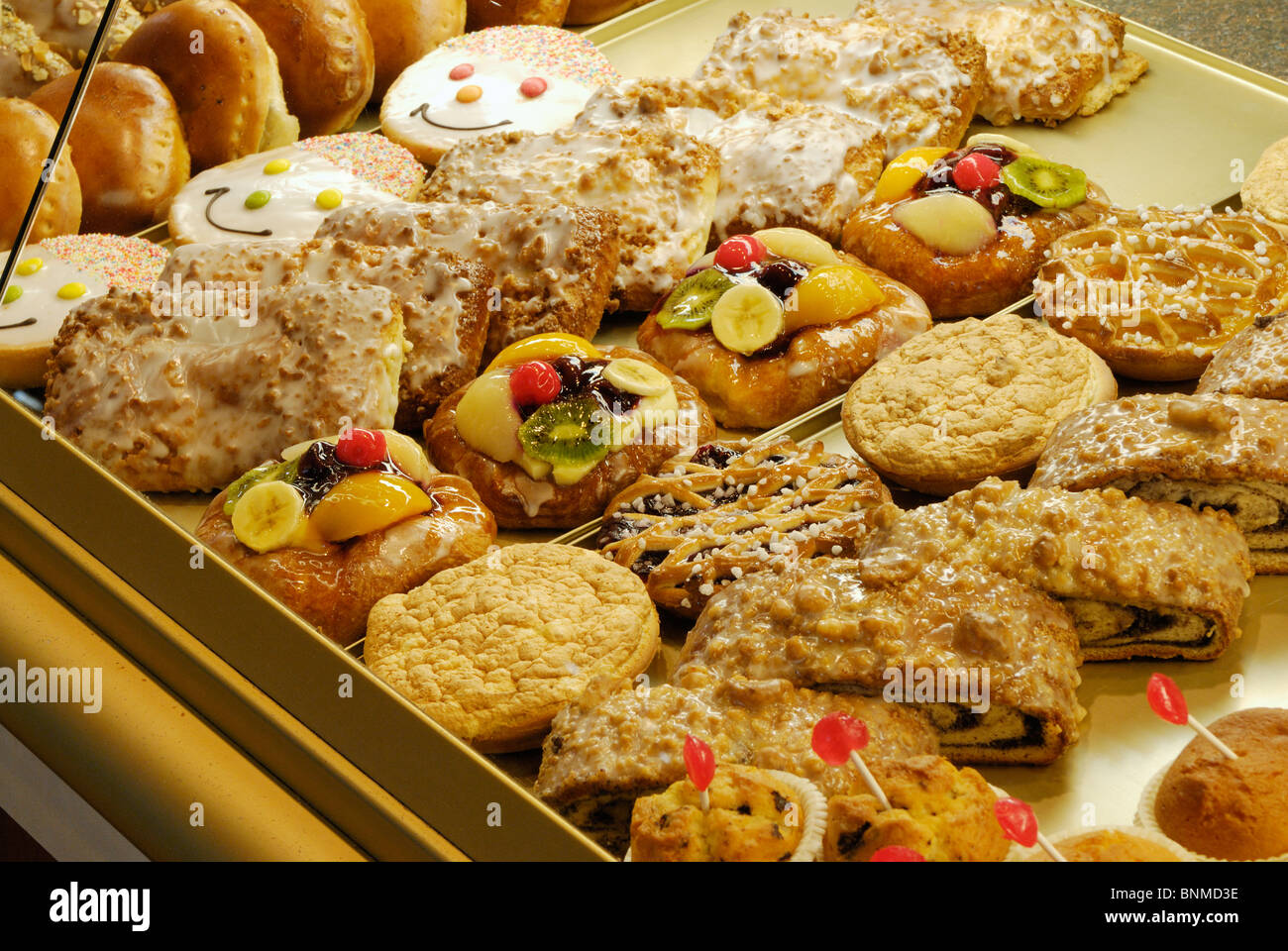 Diversi tipi di torta in una fase di stallo Foto Stock