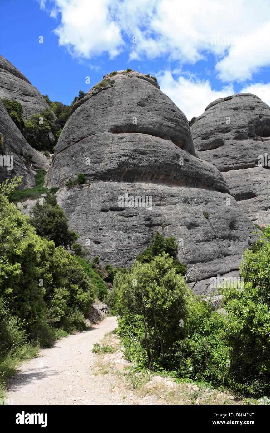 Montserrat (seghettato montagna) è a ovest di Barcellona, in Catalogna, Spagna. Foto Stock