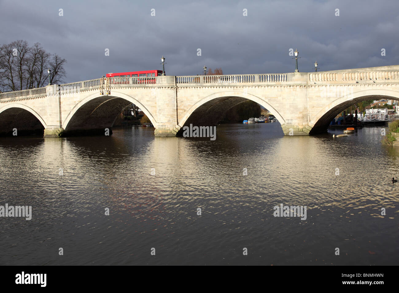 Vista di Richmond Bridge, Richmond, Surrey, TW9. Foto Stock