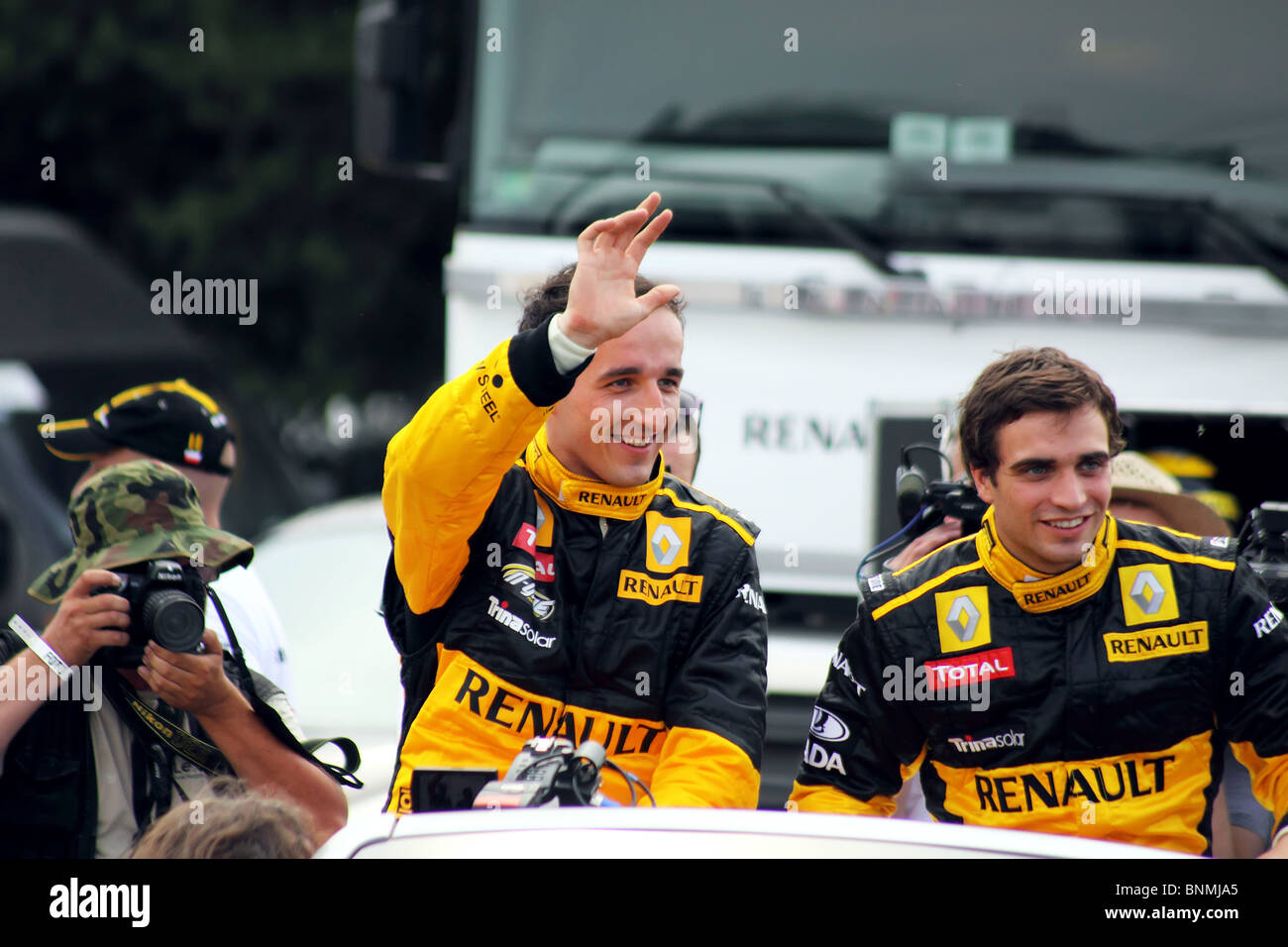 Kubica e d'Ambrosio - Il Team Renault F1 Visualizza- Poznan, Polonia 2010, luglio 17 Foto Stock