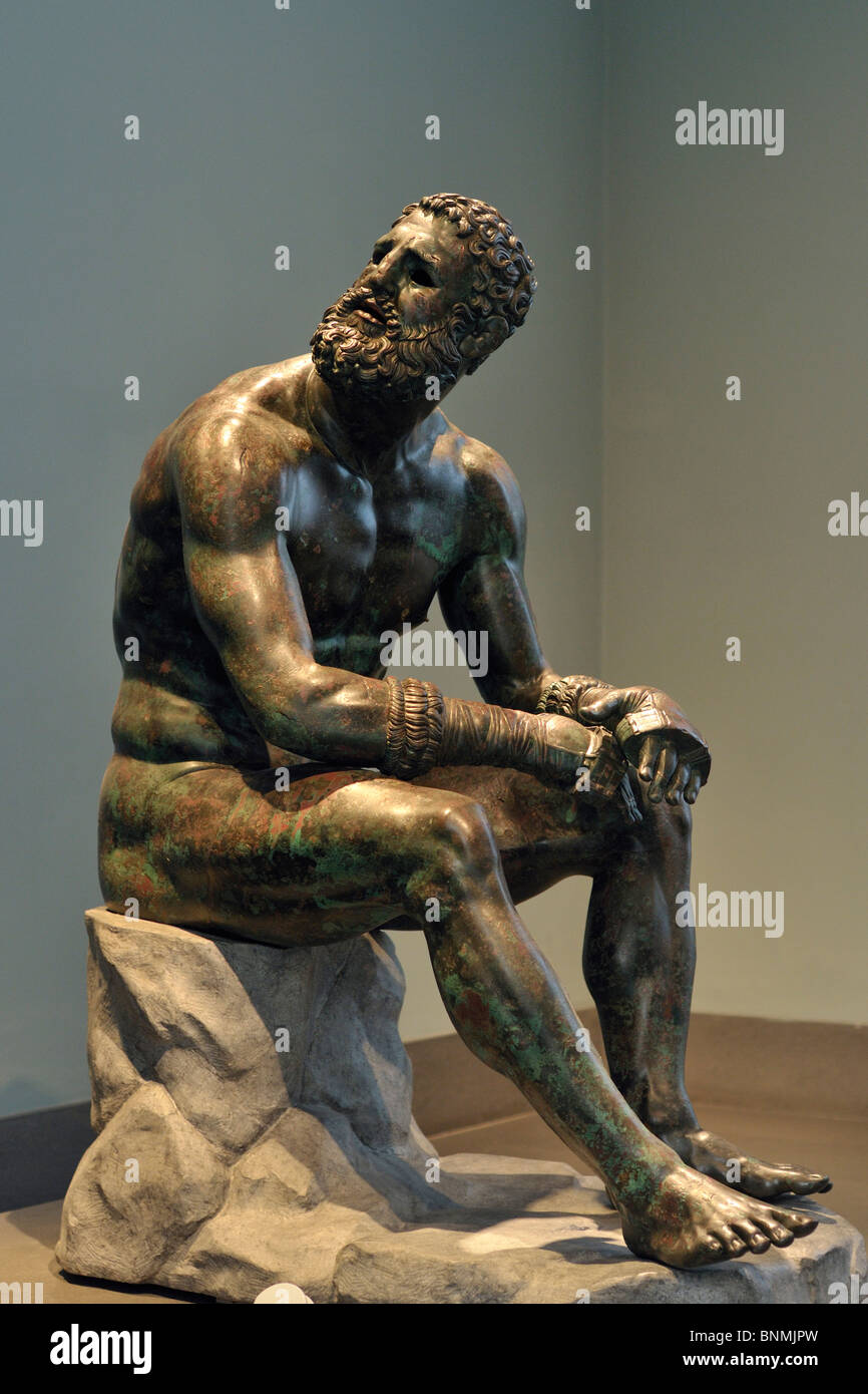 Roma. L'Italia. Museo Nazionale di Roma. Palazzo Massimo alle Terme. Boxer in riposo greco scultura in bronzo. (I C BC). Foto Stock