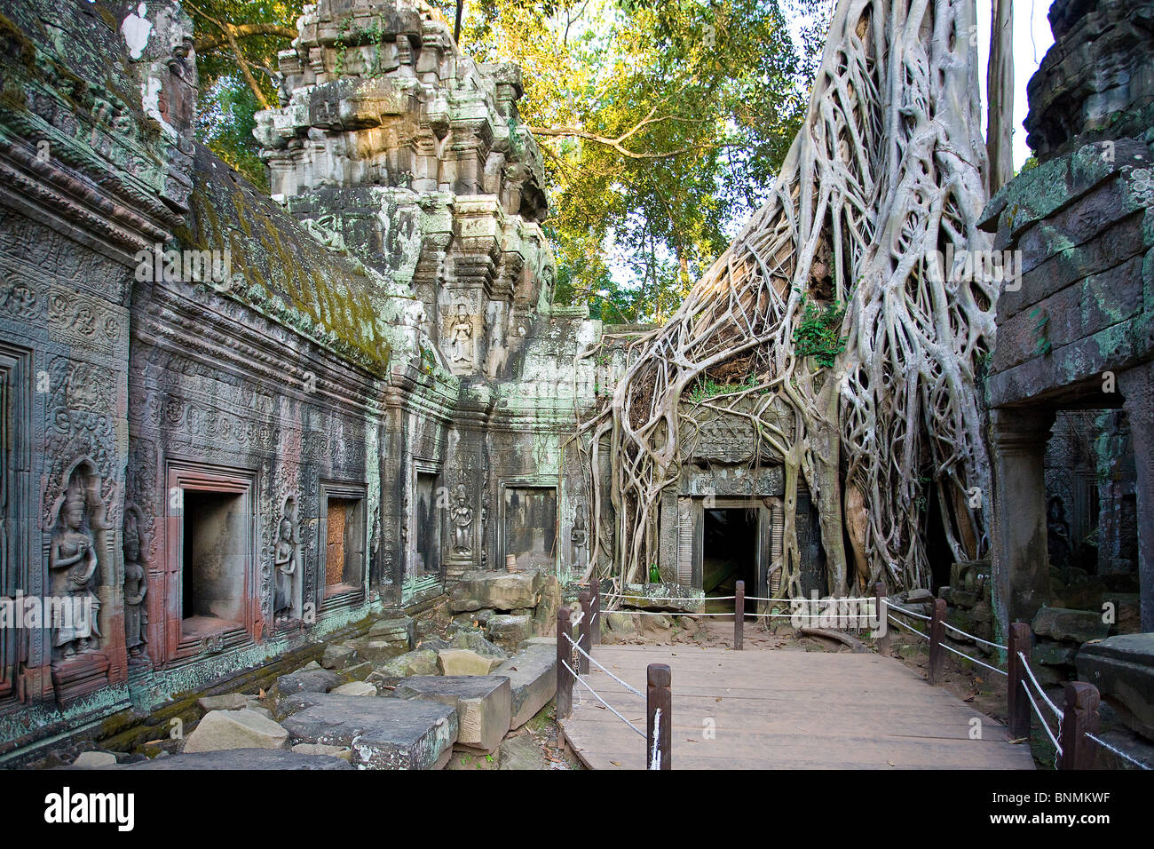 Cambogia in Estremo Oriente Asia Buddismo Angkor Thom tempio religione sito culturale cultura figure in pietra figure il patrimonio culturale mondiale Foto Stock