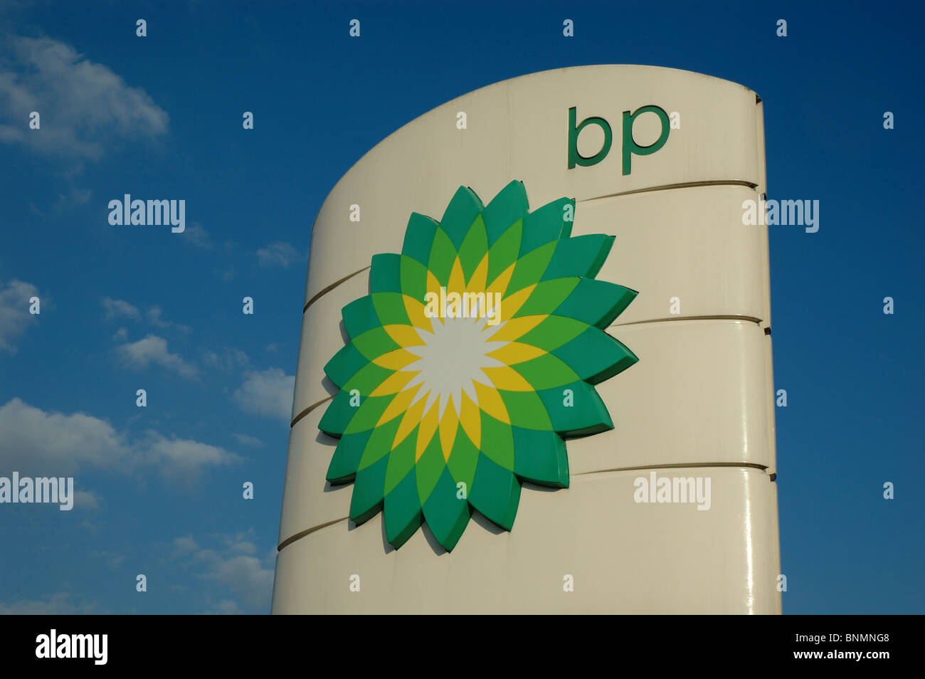 Segno di BP e il logo, Watford Gap servizi sulla M1, Northamptonshire, England, Regno Unito Foto Stock