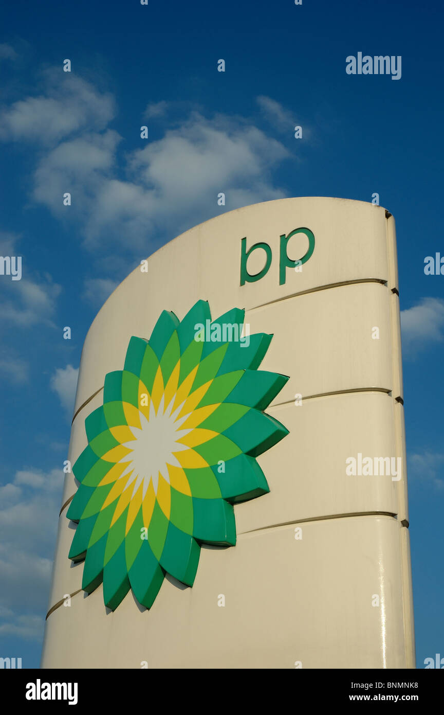 Segno di BP e log, Watford Gap servizi sulla M1, Northamptonshire, England, Regno Unito Foto Stock