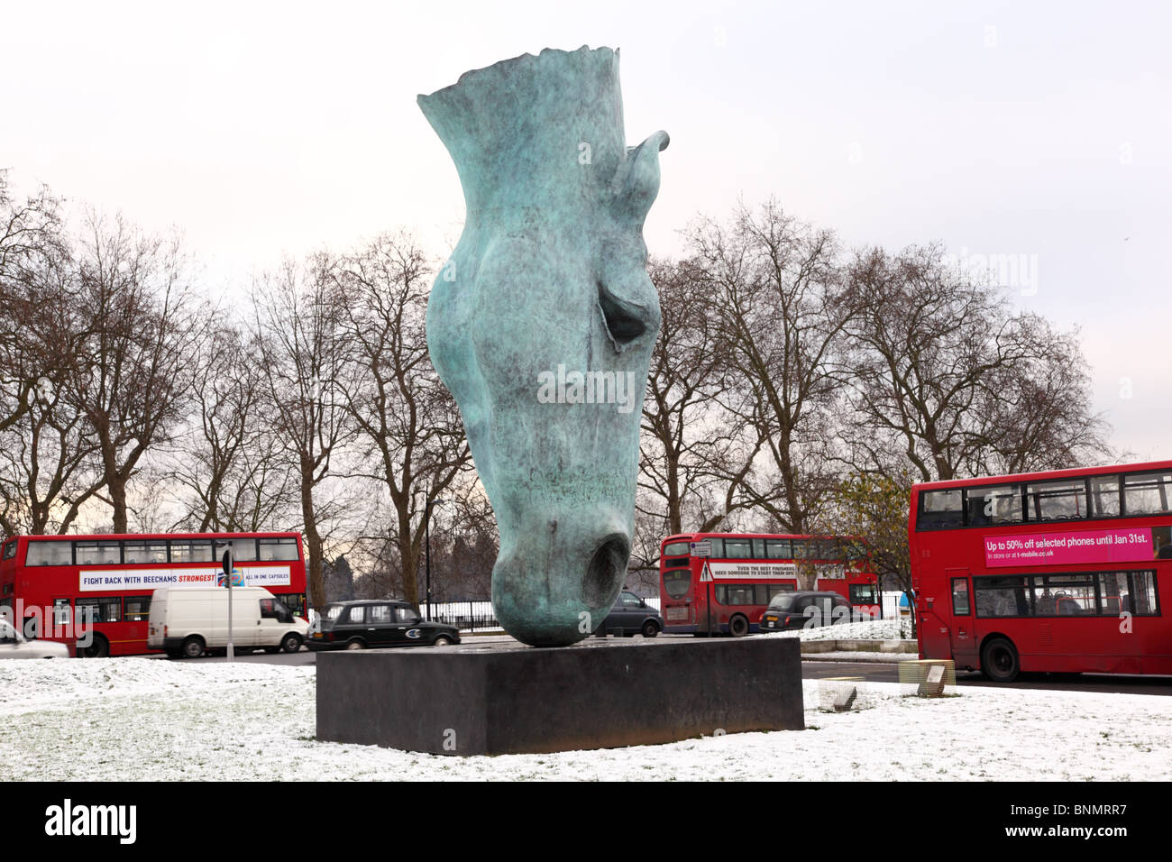 Vista la testa di cavallo scultura da Nic Fidian-Green, Marble Arch, London, W2. Foto Stock