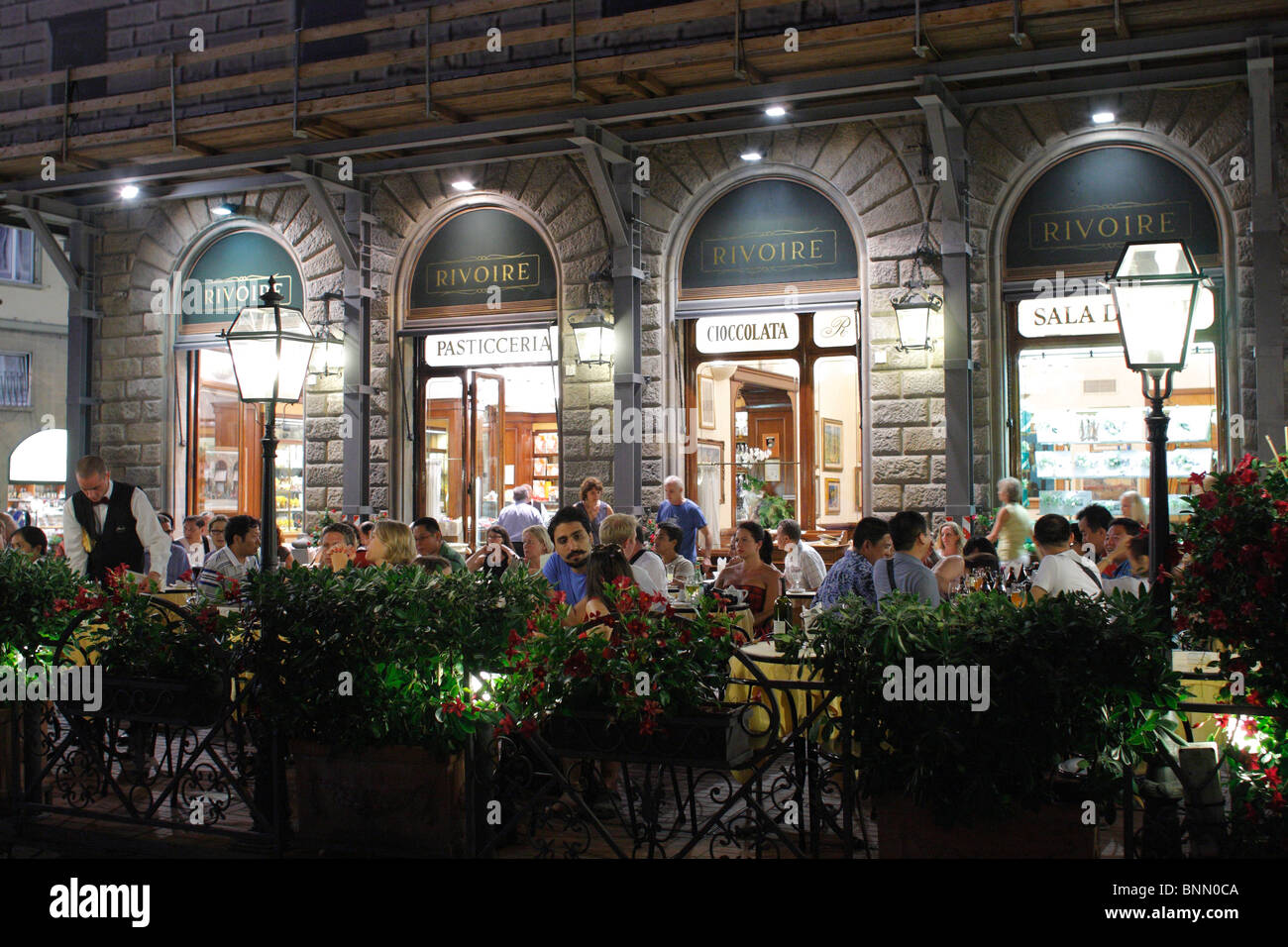 Ristoranti esterni di notte, Piazza della Signoria, Firenze, Italia Foto Stock