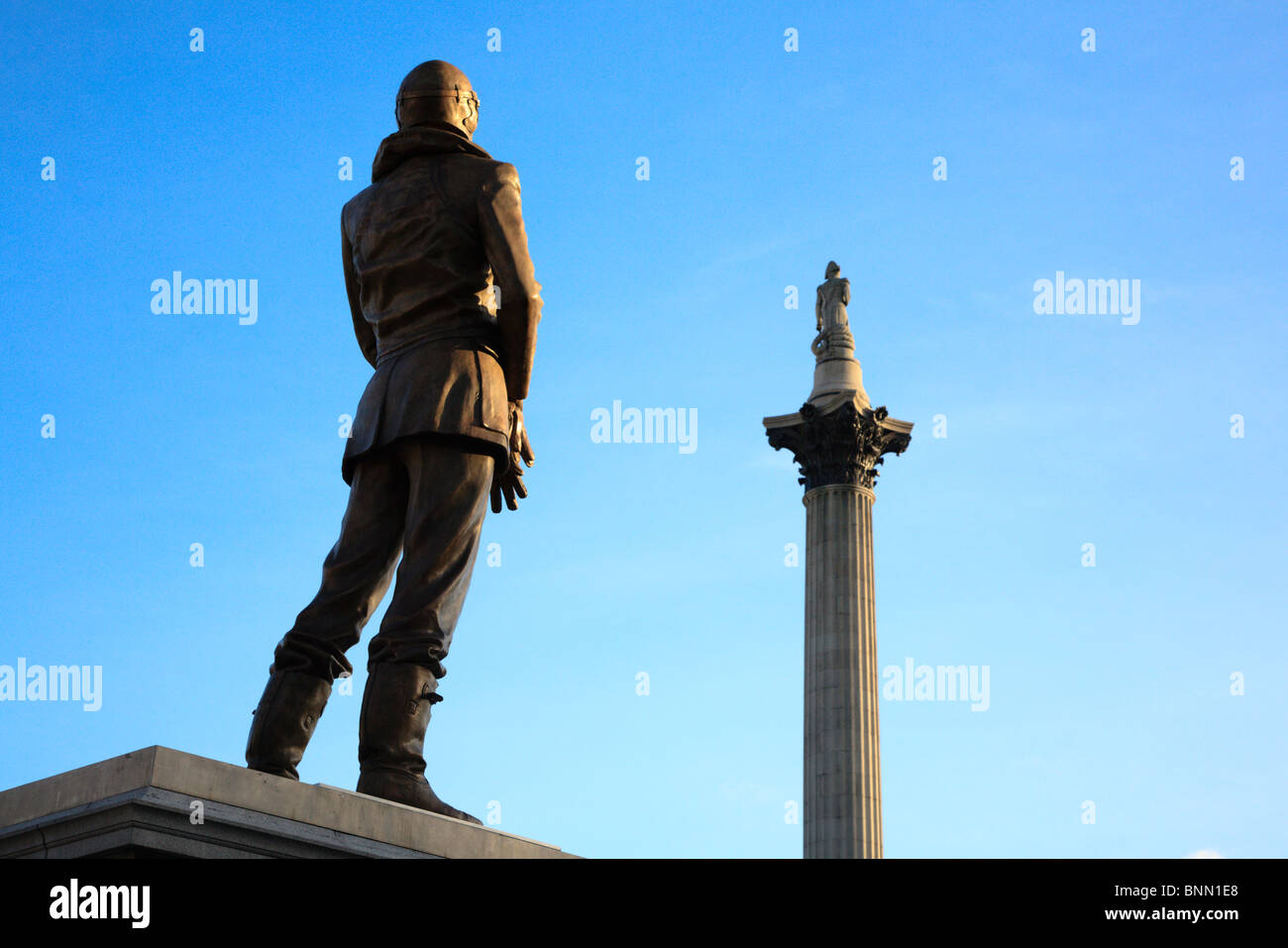 Statua di Sir Keith Park sul quarto zoccolo in Trafalgar Square Foto Stock