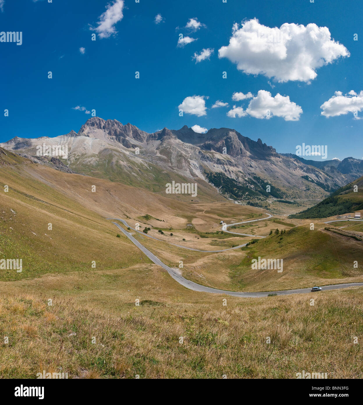 Col du Lautaret Le Monêtier-les-Bains Hautes-Alpes Francia paesaggio Prato campo Estate Montagne Colline Francia, Foto Stock