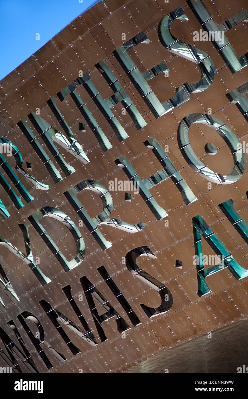 Facciata del Wales Millennium Centre Cardiff Bay, Wales UK Foto Stock