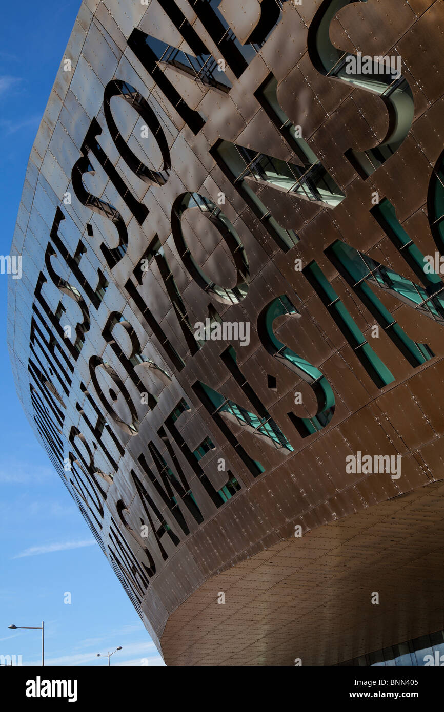 Facciata del Wales Millennium Centre Cardiff Bay, Wales UK Foto Stock