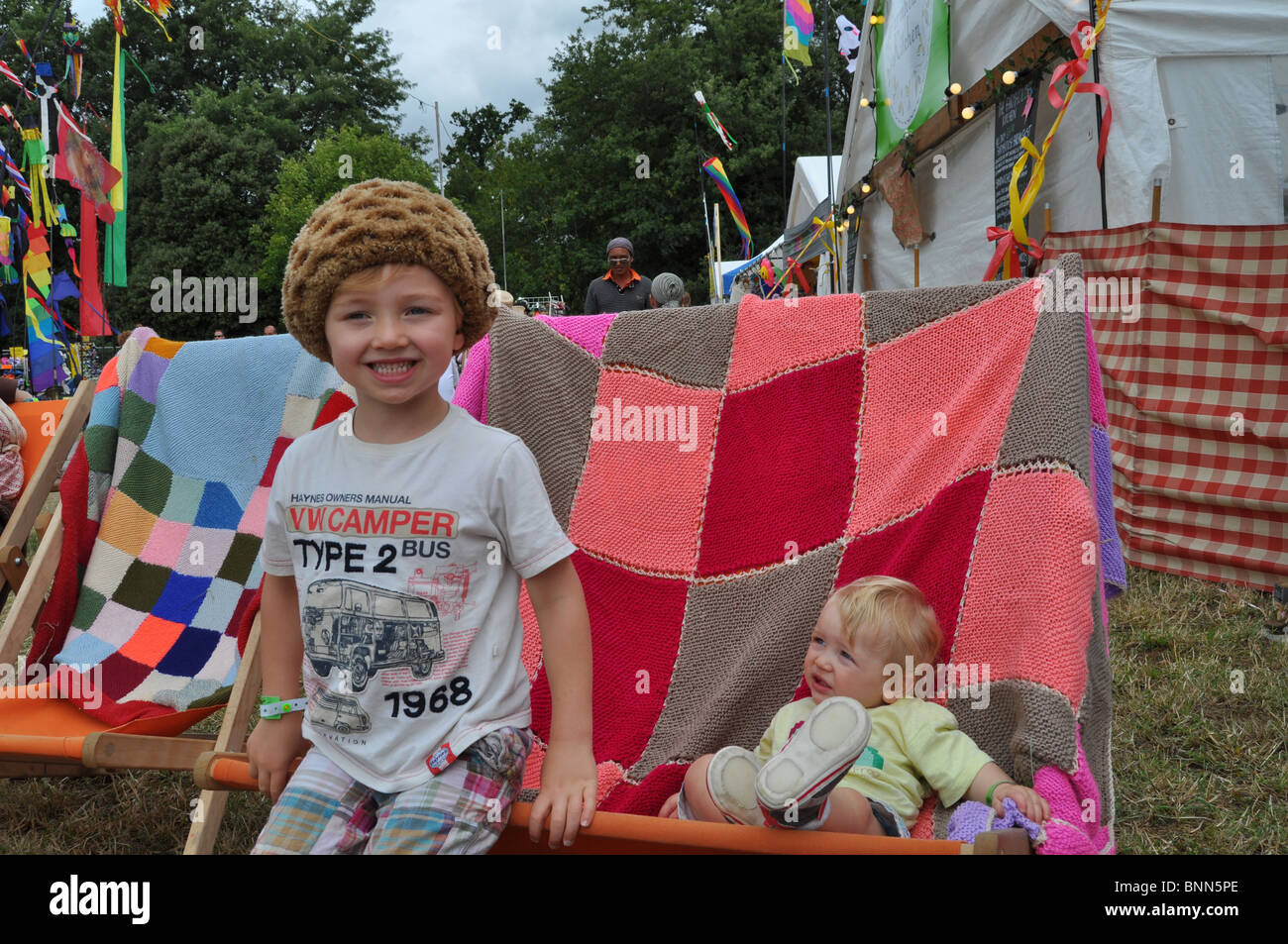 I ragazzi del Festival Womad Charlton Park di Malmesbury Foto Stock