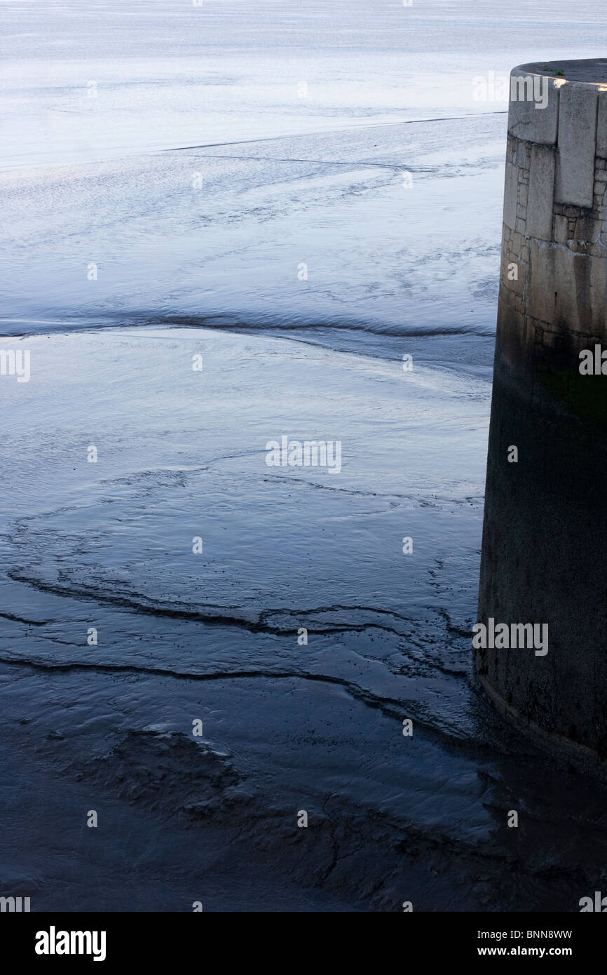 Fiume Mersey a bassa marea dall'Albert Dock Liverpool Foto Stock