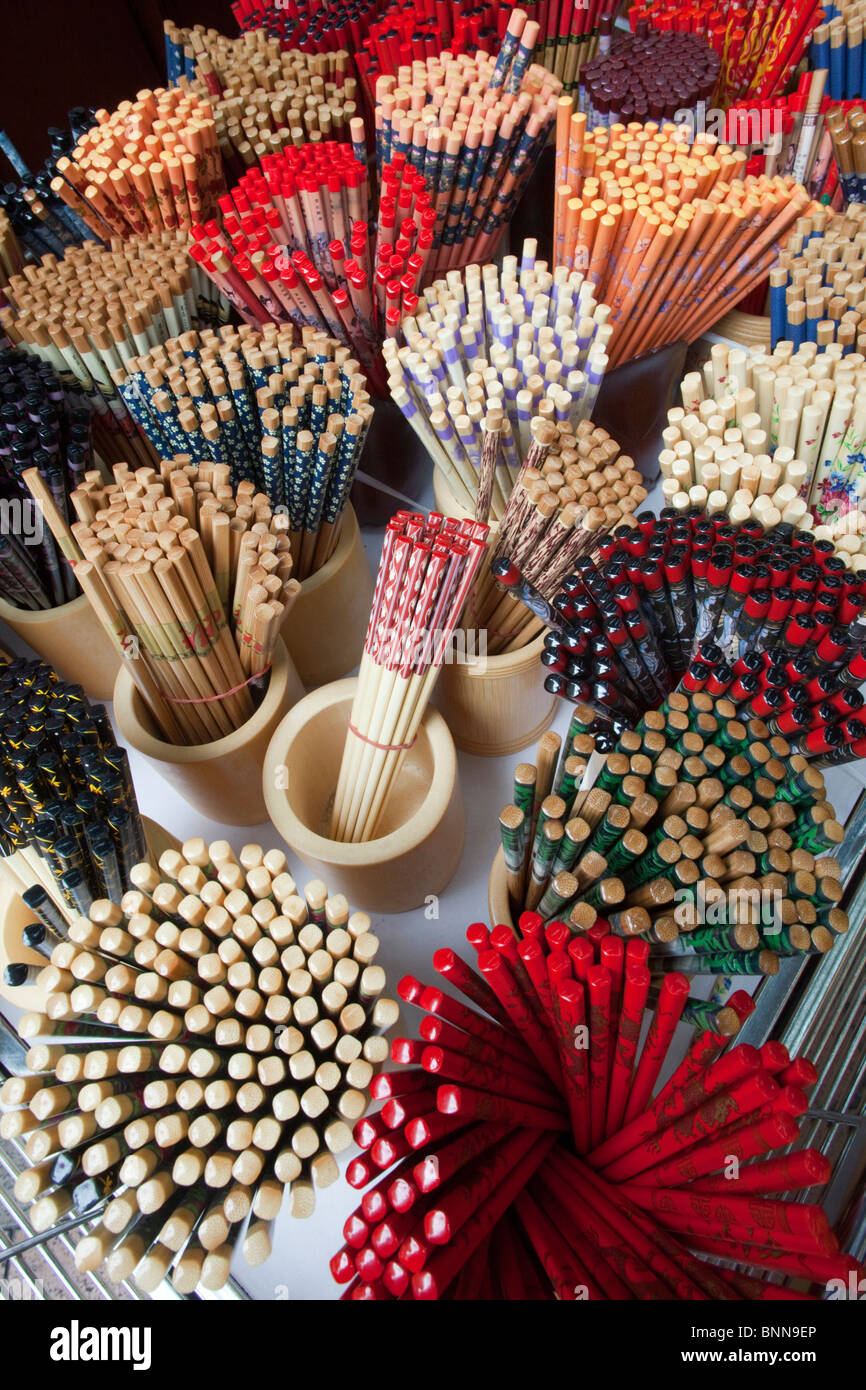 Asia Singapore Chinatown Shop negozi di shopping Street scene souvenir bacchette turismo vacanze vacanze Viaggi Foto Stock