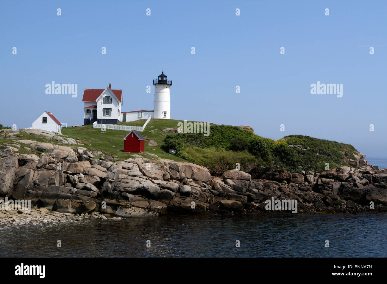 Cape Neddick luce anche chiamato Nubble luce come visto dal Parco Sohier in York, Maine, Stati Uniti d'America. Foto Stock