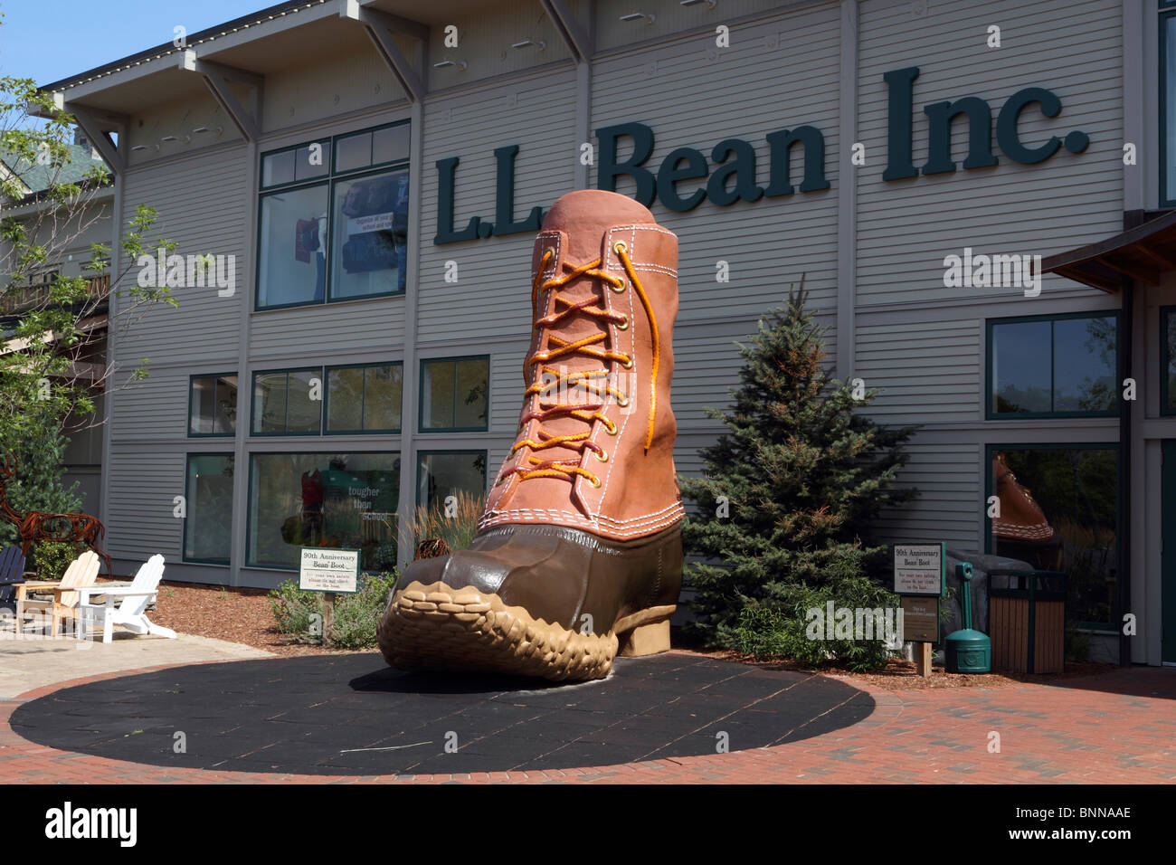 Un gigante di marcatura di avvio dell'ingresso di L.L. Bean Inc. Il rivenditore è stata fondata nel 1912 da Leon Leonwood Bean e si basa in Freep Foto Stock