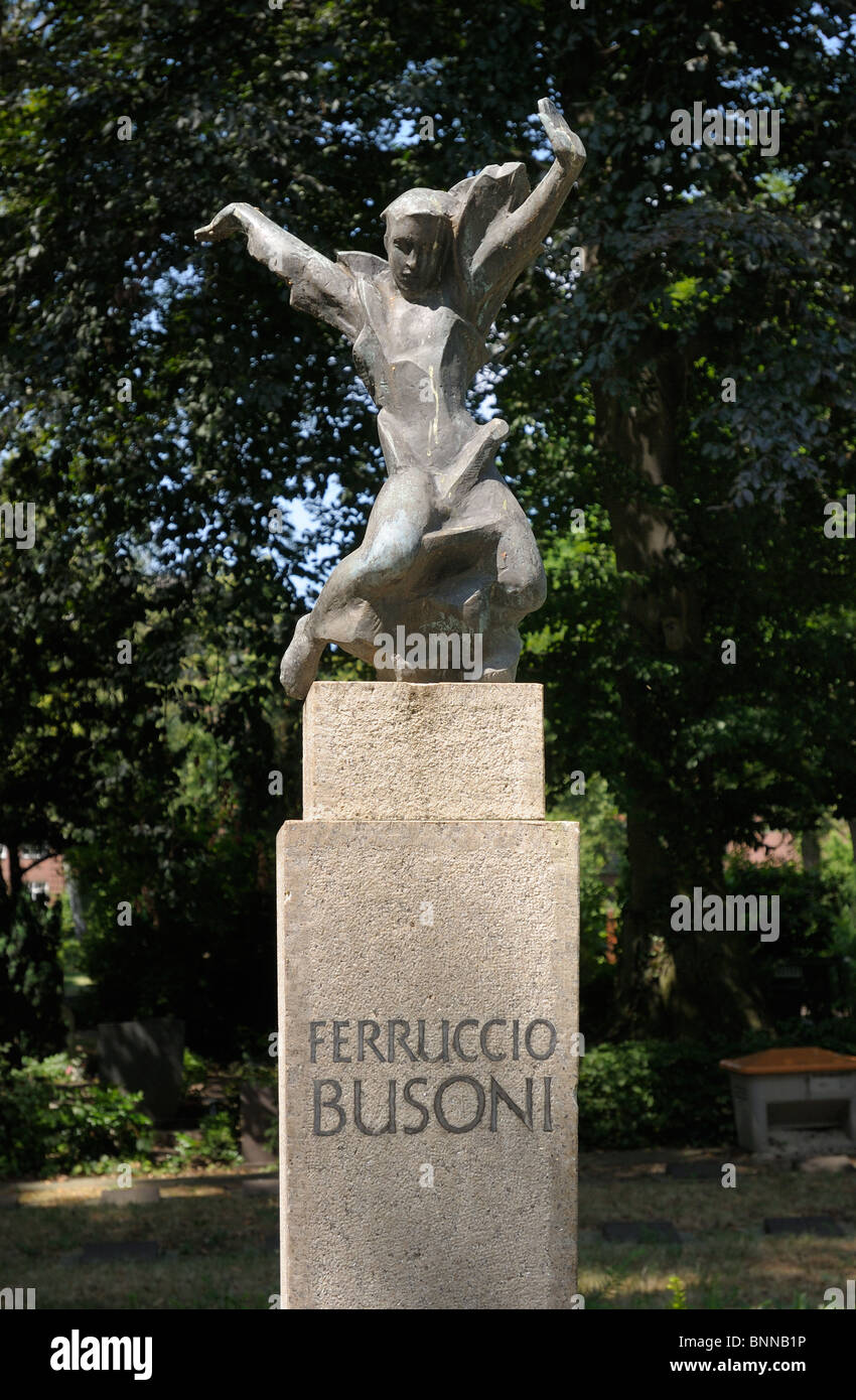 Tomba di Georg Kolbe per Ferruccio Busoni, compositore e direttore, Friedhof Stubenrauchstrasse, Schoeneberg, Berlino, Germania. Foto Stock