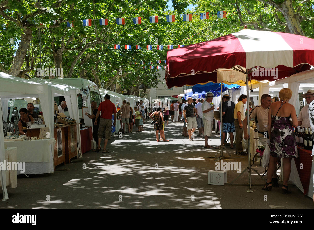 Degustazione di vino presso la AOC Saint Chinian Wine Festival nella regione Languedoc del sud della Francia Foto Stock