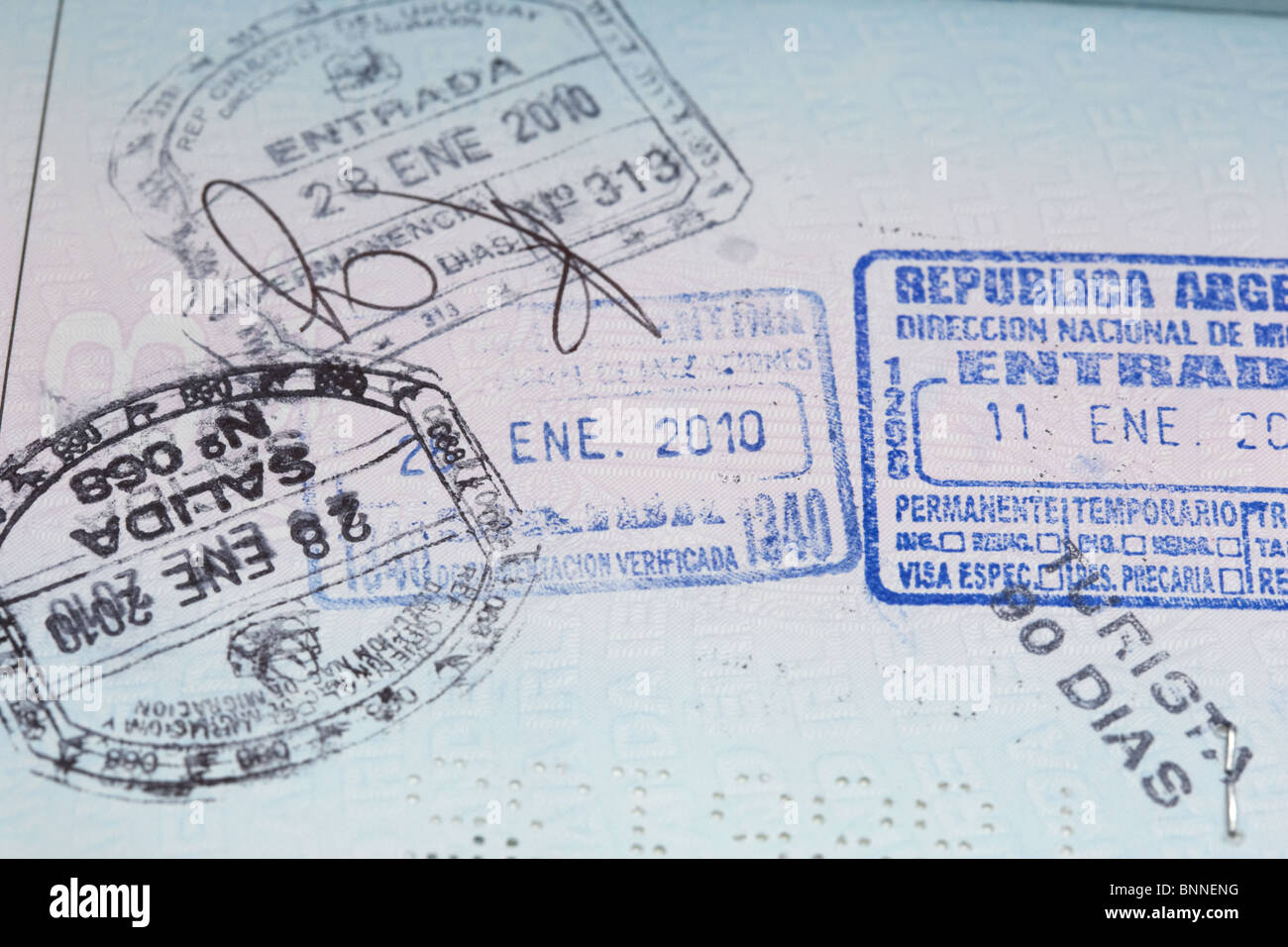 Repubblica di Argentina e Uruguay entrata ed uscita visa francobolli in un unione europea passaporto irlandese Foto Stock