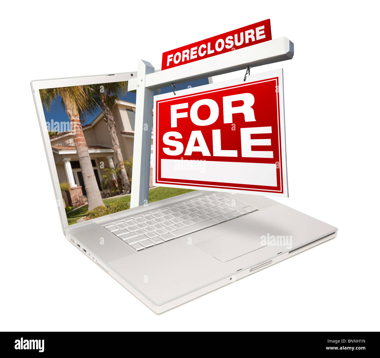 Casa di preclusione per la vendita immobiliare di segno & Laptop isolato su uno sfondo bianco. Foto Stock