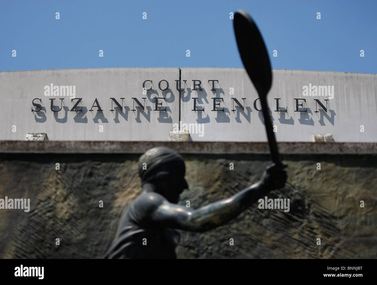La scultura del giocatore di tennis Suzanne Lenglen al Roland Garros di Parigi, Foto Stock