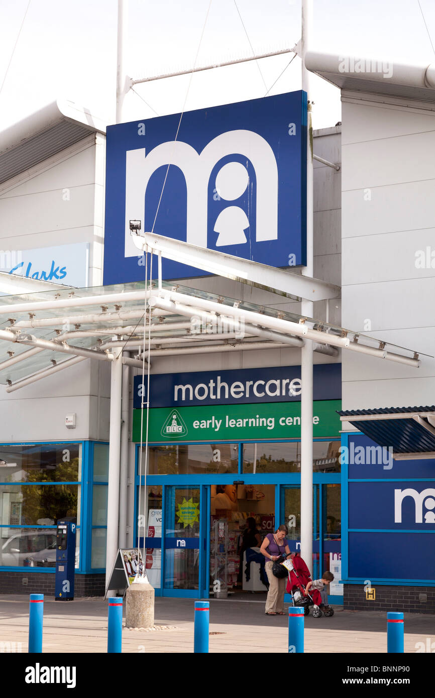I Mothercare entrata al negozio e il logo della società segno a West Quay, Southampton Foto Stock