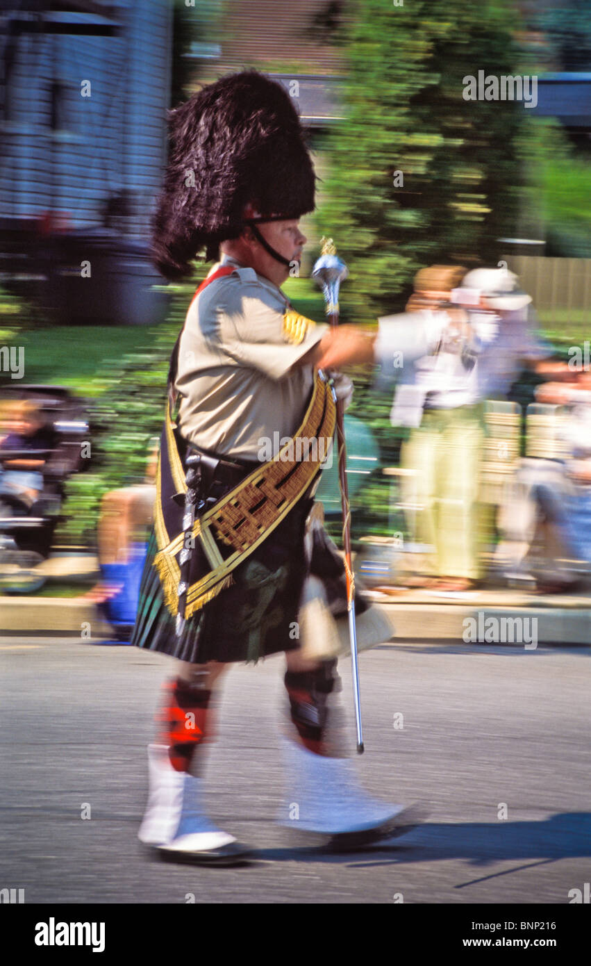 Scottish grande tamburo porta cittadina sfilata patriottica. Foto Stock