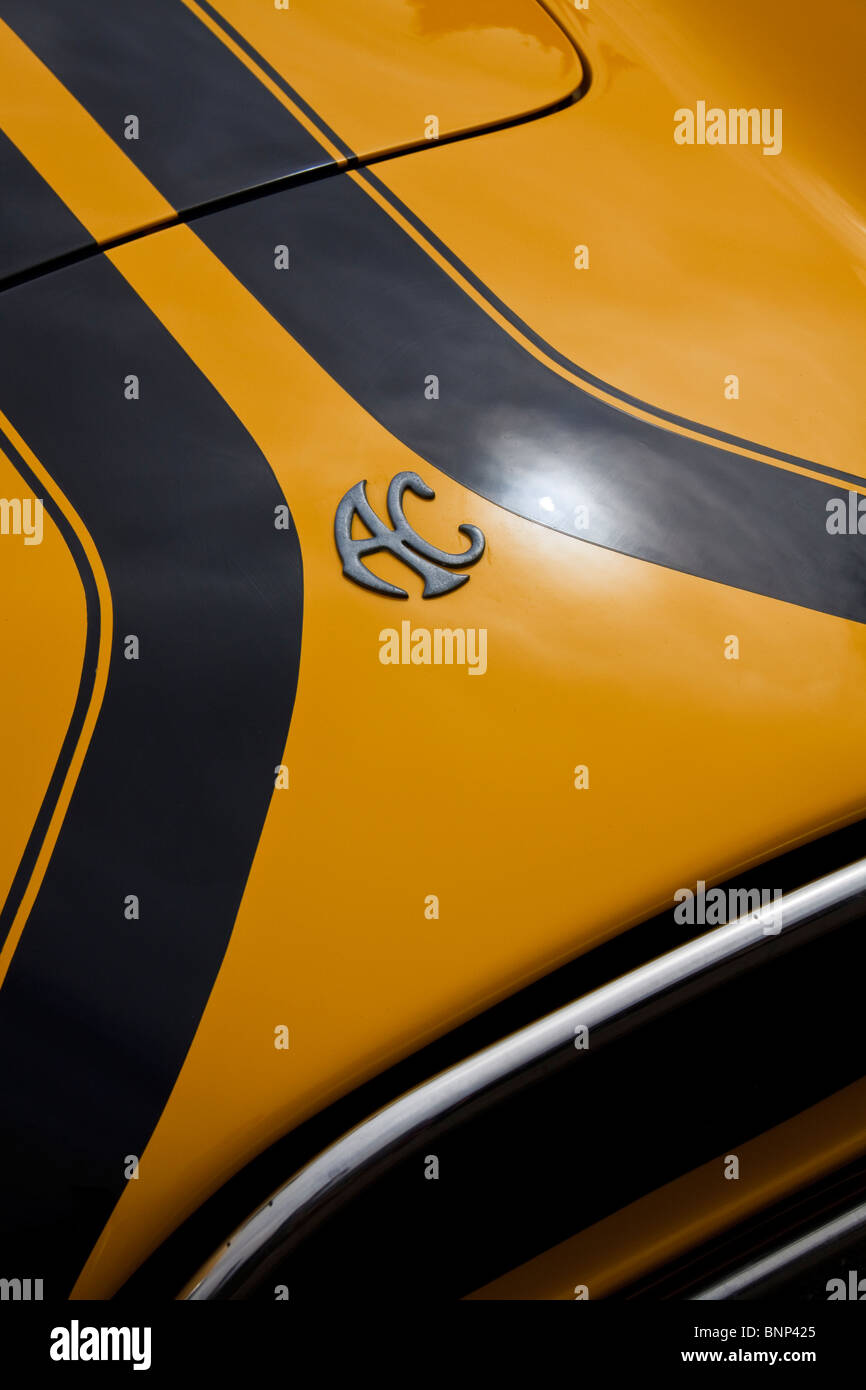 Una inquadratura ravvicinata del frontale di un AC Cobra auto. Foto Stock