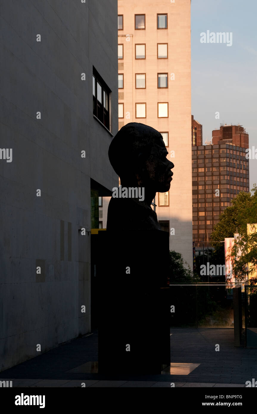 Statua di Nelson Mandela, South Bank di Londra, Regno Unito Foto Stock