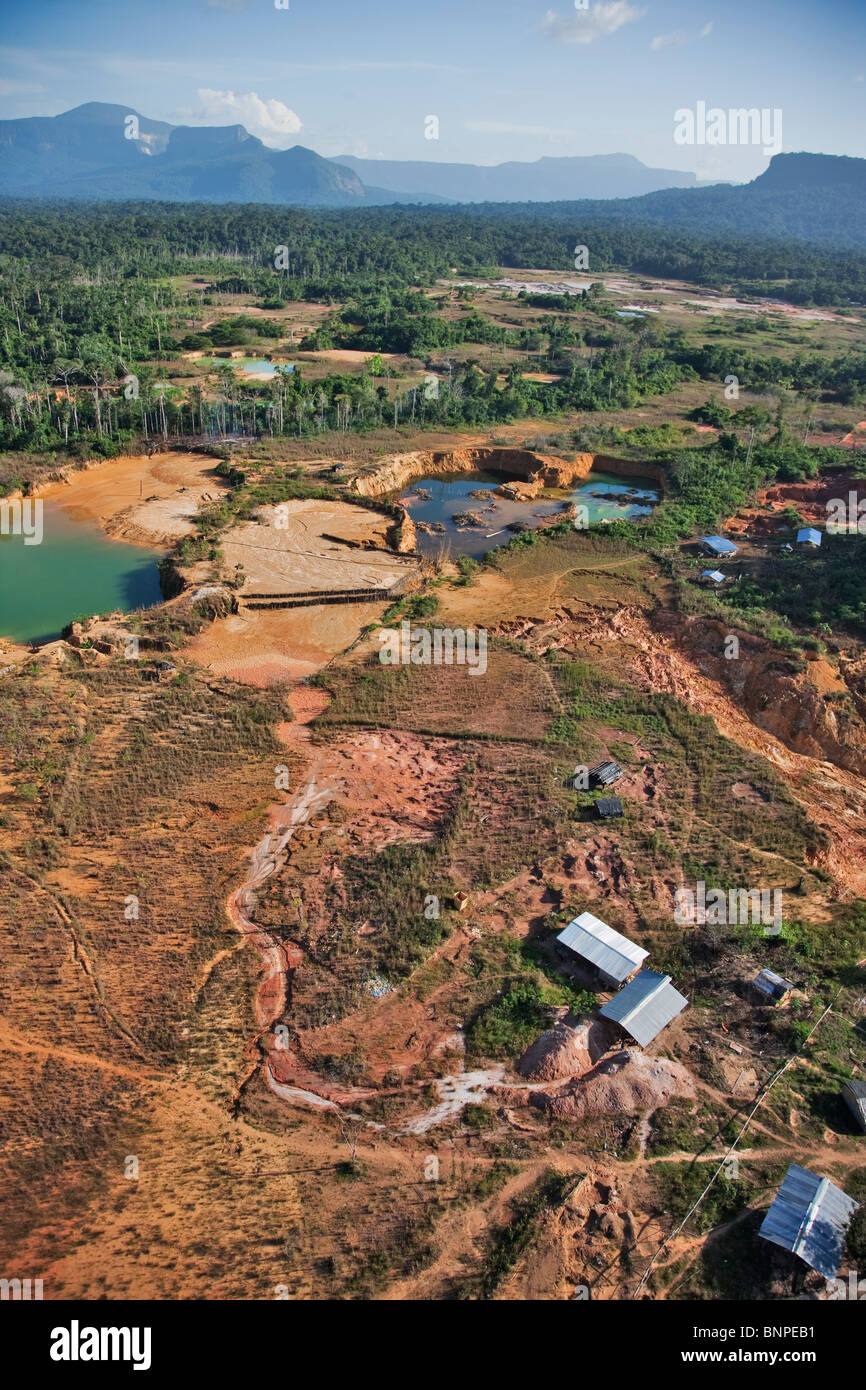 Miniere d'oro provoca grandi danni ambientali per la foresta di pioggia in Sud America Foto Stock