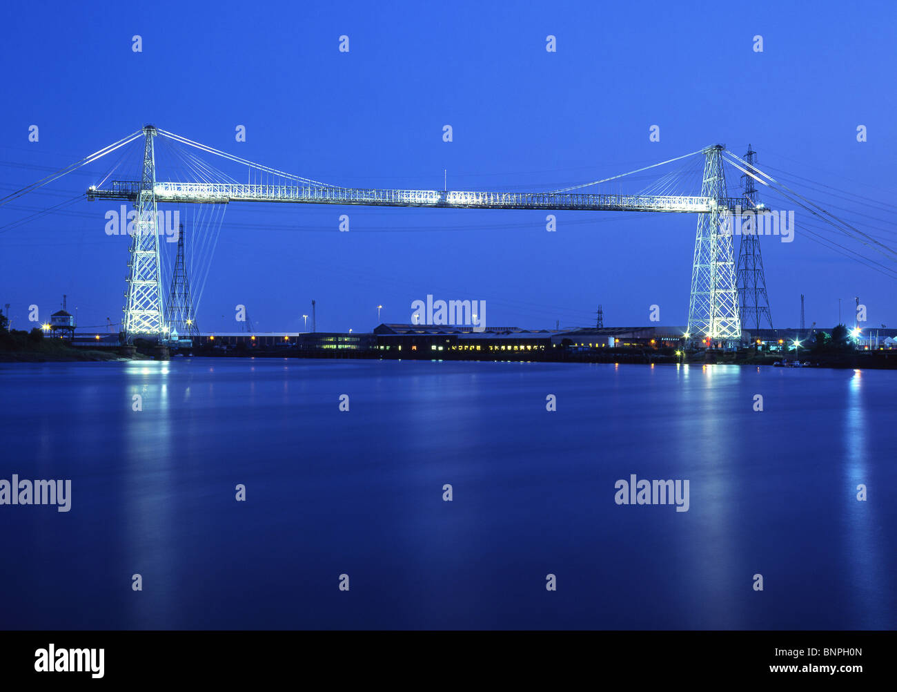 Transporter Bridge e il fiume Usk di notte dalla pillola Newport South Wales UK Foto Stock