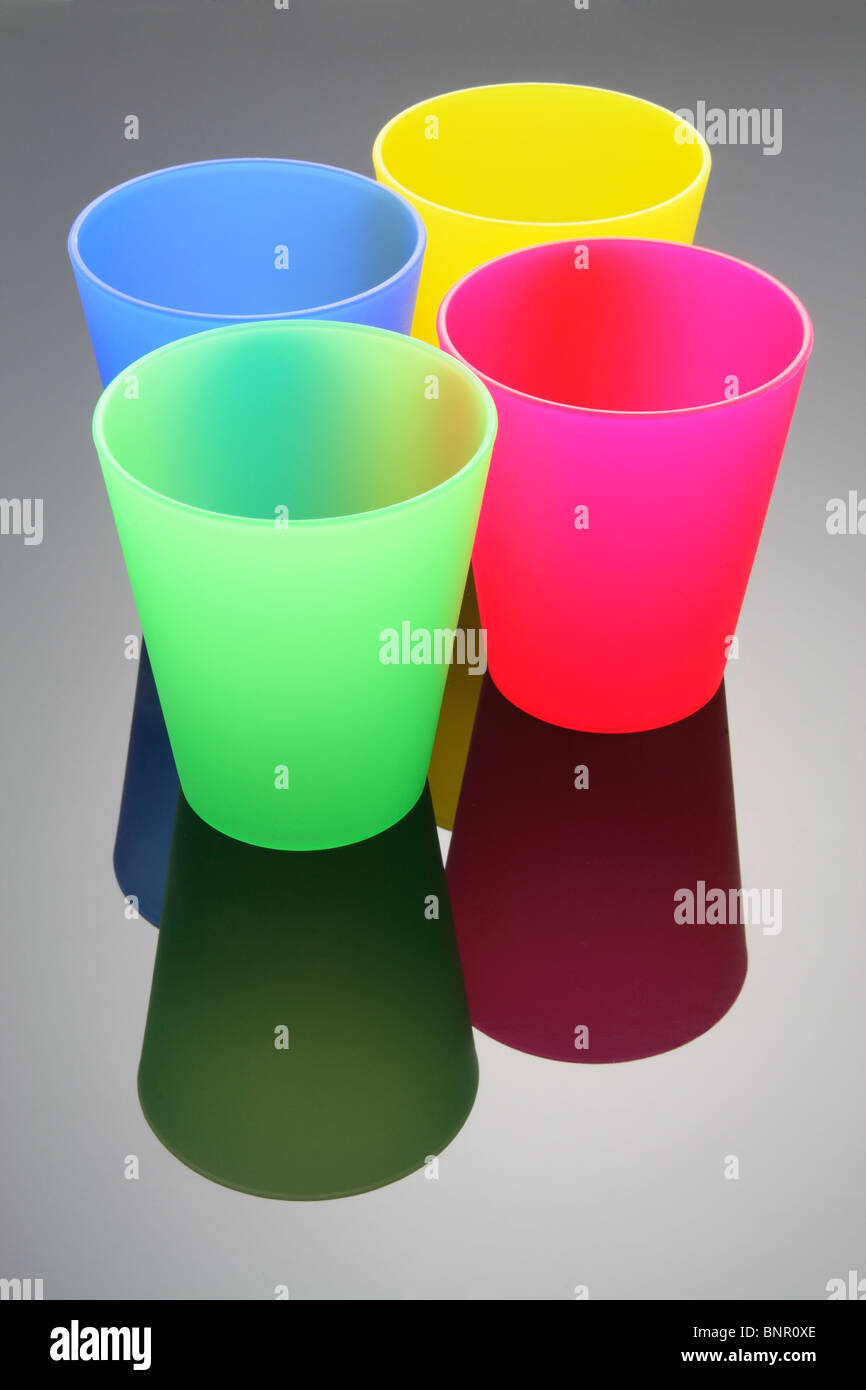 Plastica tazze di colore Foto Stock