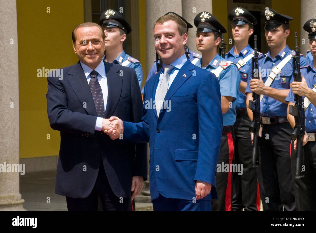 Il Premier Silvio Berlusconi presidente Dmitrij Medvedev politica internazionale la politica italian russian russia italia summit milano 20 Foto Stock