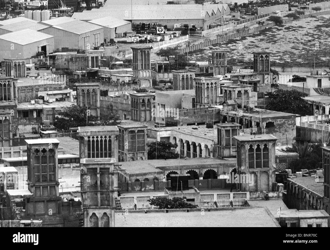 Il persiano antico quartiere mercantile in Dubai, noto come Bastikia, con case e torri del vento o badgirs. Foto Stock