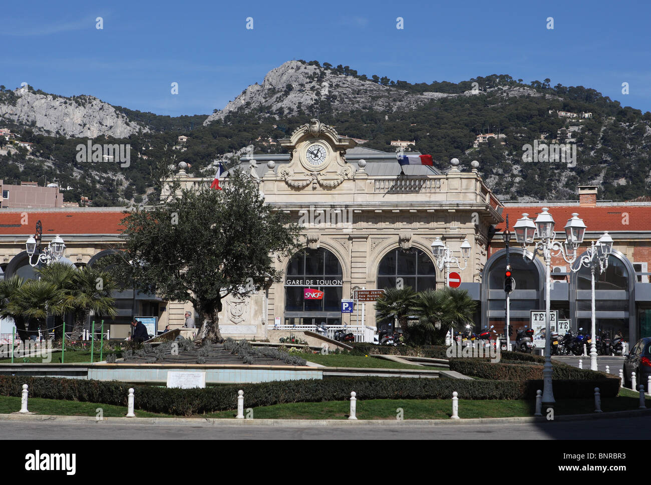 Fontana di fronte alla Gare de Toulon, Var, Cote d'Azur, in Francia, in Europa Foto Stock