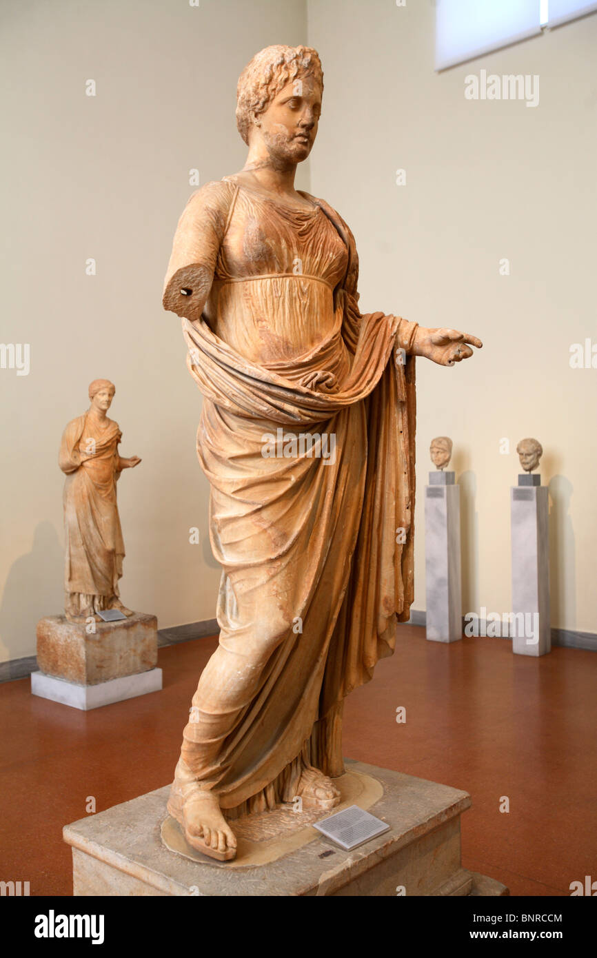 La statua della dea Themis, Museo Archeologico Nazionale di Atene, Grecia Foto Stock
