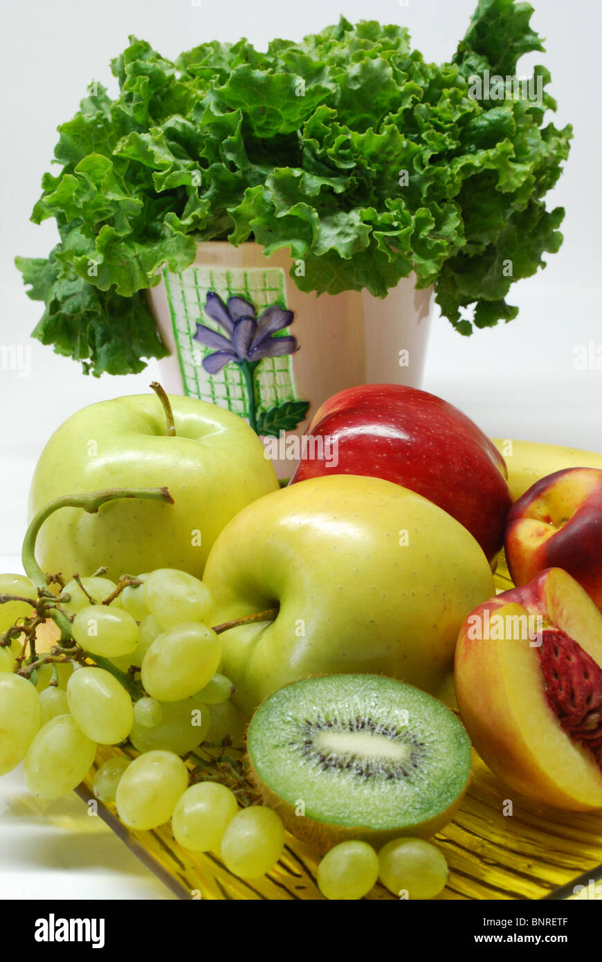 Composizione di frutta fresca e verdura Foto stock - Alamy
