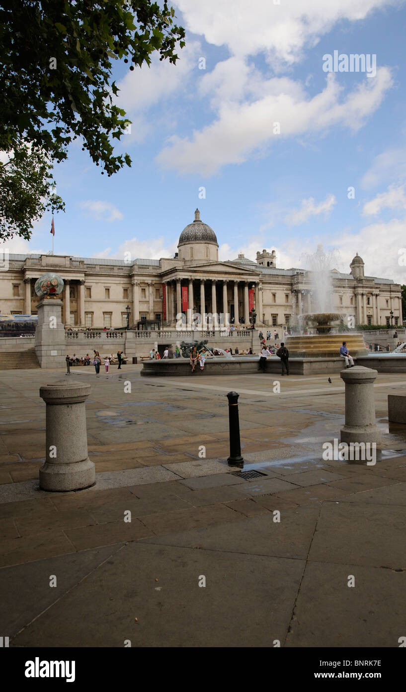 La National Gallery vista da Trafalgar Square Londra Inghilterra REGNO UNITO Foto Stock