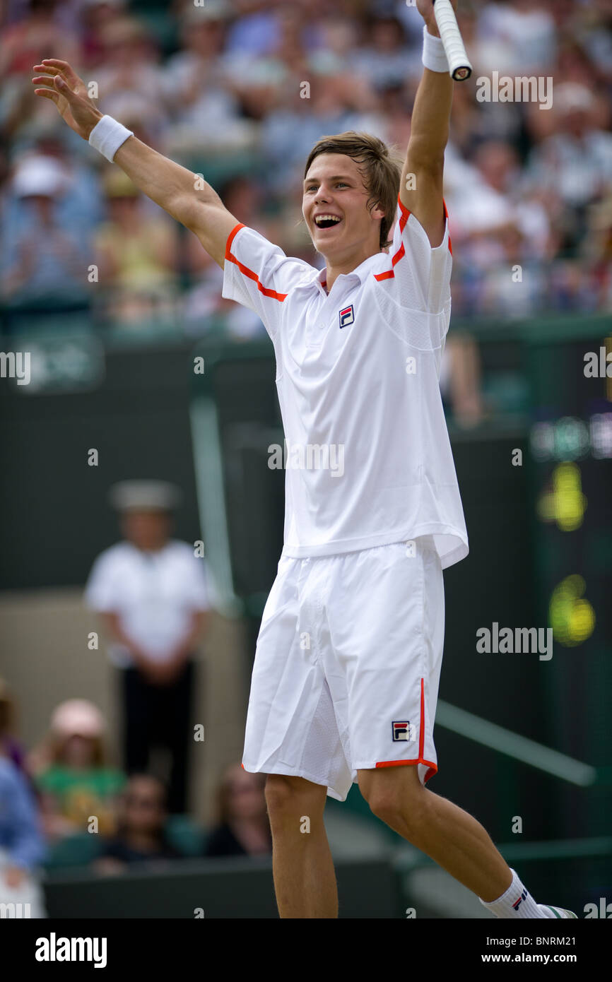 04 luglio 2010. Marton Fucsovics HUN (13) batte Benjamin Mitchell AUS, Ragazzi singoli finali. Wimbledon torneo internazionale di tennis presso il All England Lawn Tennis Club di Londra, Inghilterra. Foto Stock