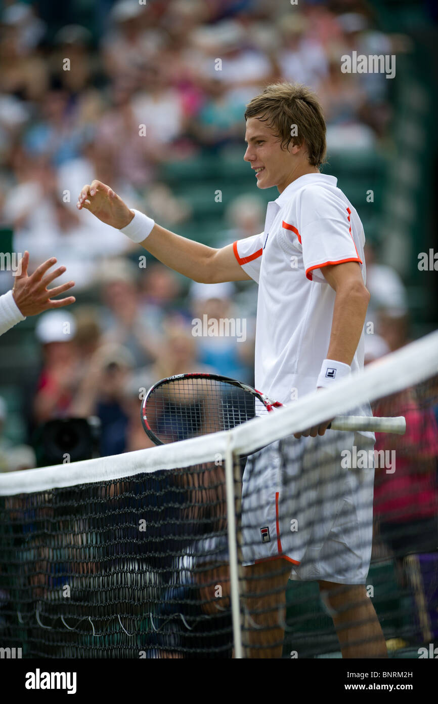 04 luglio 2010. Marton Fucsovics HUN (13) batte Benjamin Mitchell AUS, Ragazzi singoli finali. Wimbledon torneo internazionale di tennis presso il All England Lawn Tennis Club di Londra, Inghilterra. Foto Stock