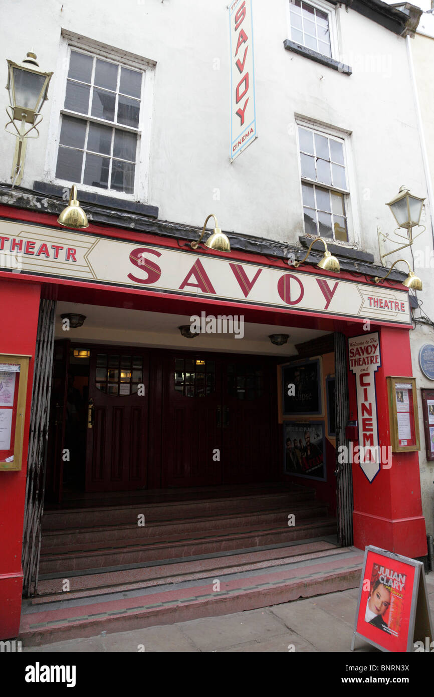 Facciata del Teatro Savoy Costruito sul sito del più antico teatro in Galles Church Street Monmouth Galles REGNO UNITO Foto Stock
