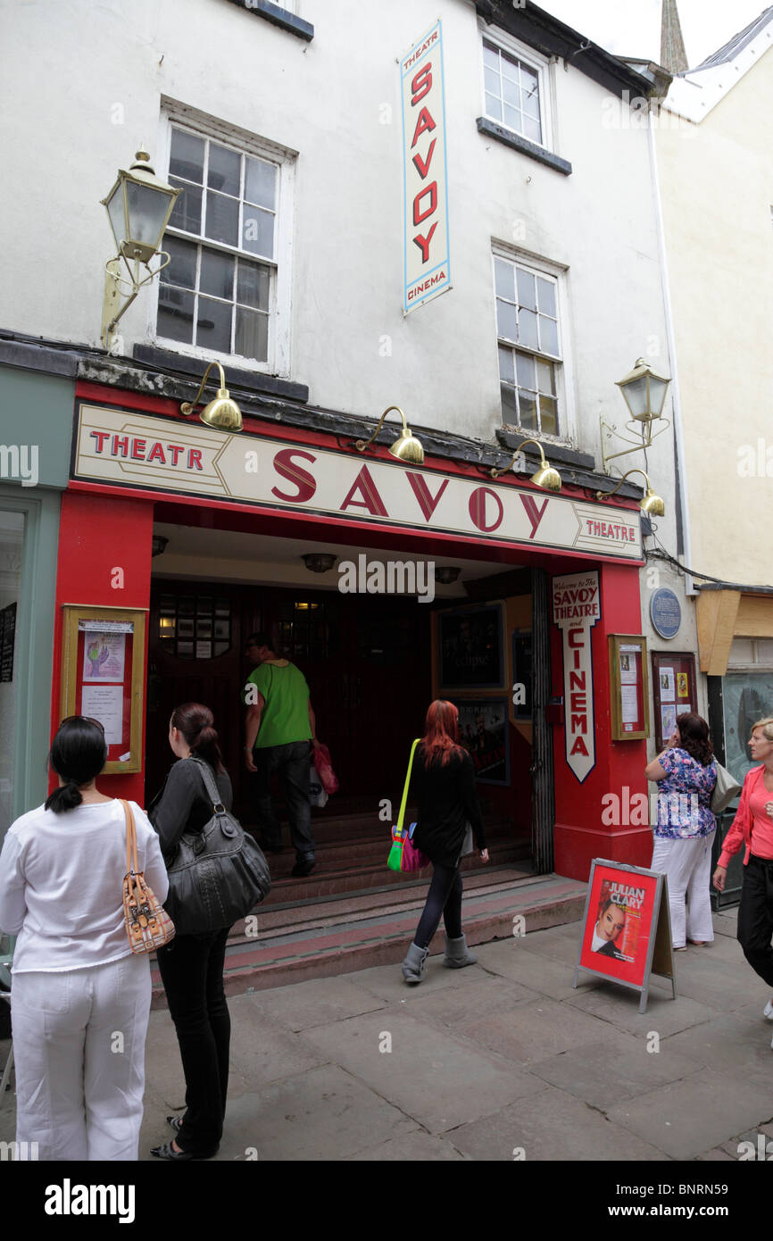Facciata del Teatro Savoy Costruito sul sito del più antico teatro in Galles Church Street Monmouth Galles REGNO UNITO Foto Stock
