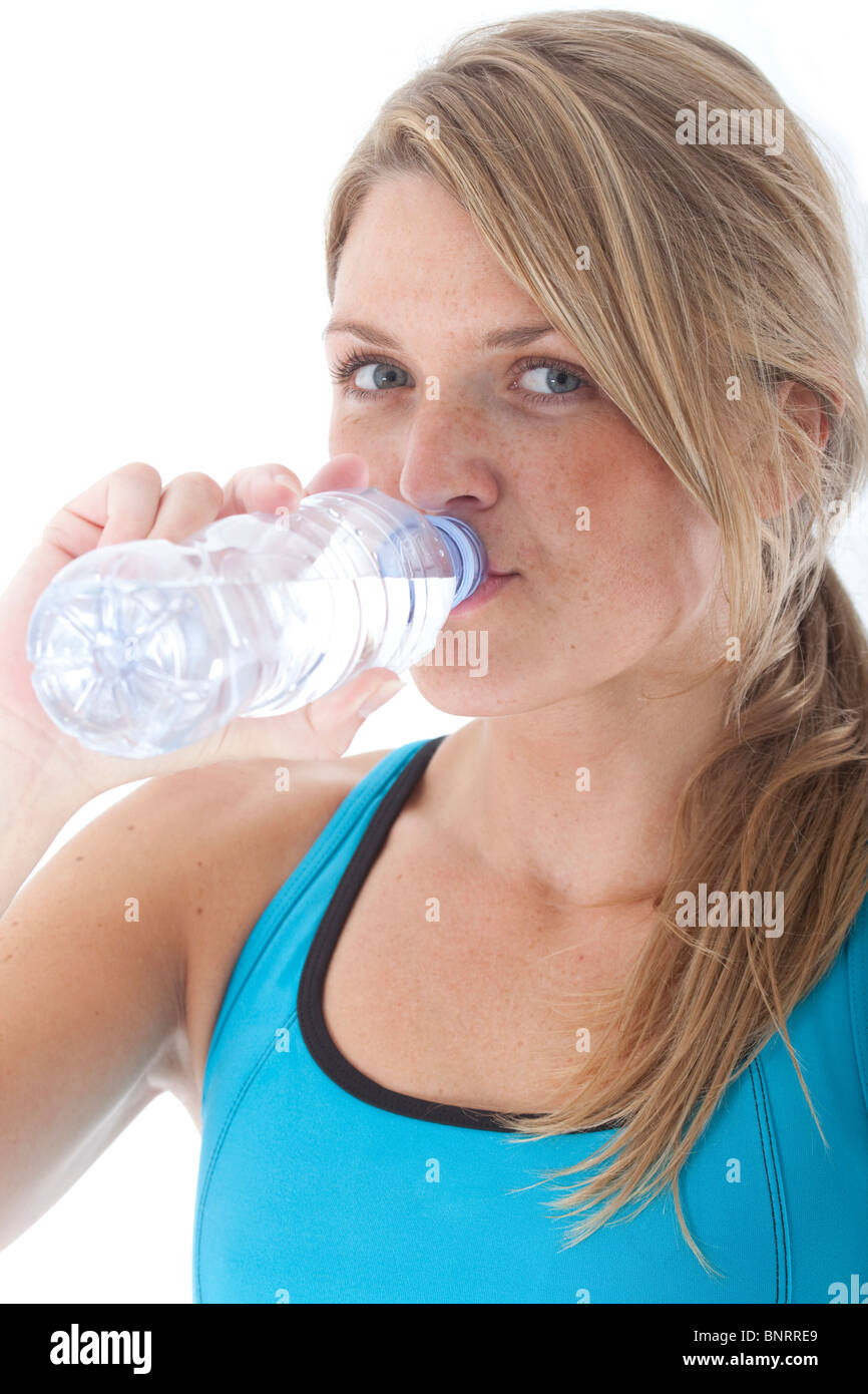 Atleta femminile acqua potabile dopo il lavoro Foto Stock