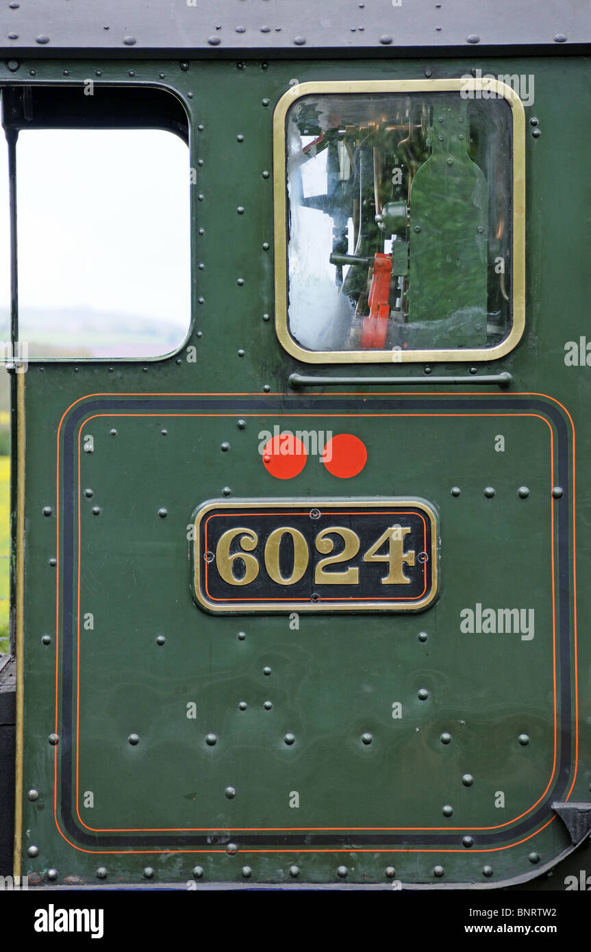 Cabside del GWR 6000 ("king') classe 4-6-0 6024 'King Edward i' sulla West Somerset railway, vescovi lydeard, Somerset, Inghilterra. Foto Stock