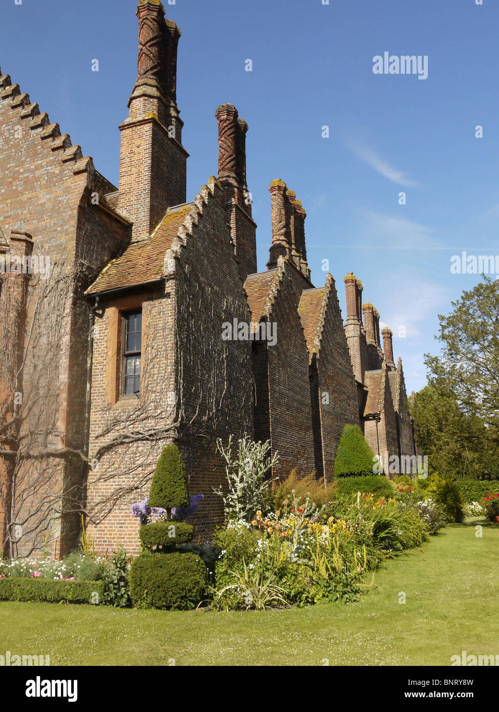 Chenies Manor House e giardino, Chenies, Buckinghamshire, UK Foto Stock