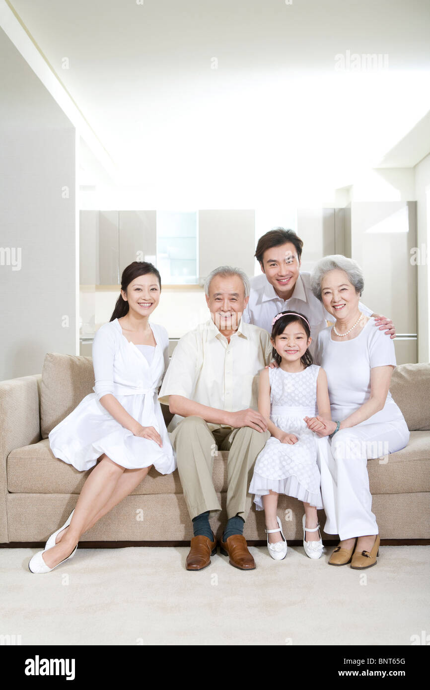 Ritratto di tre generazioni la famiglia a casa Foto Stock