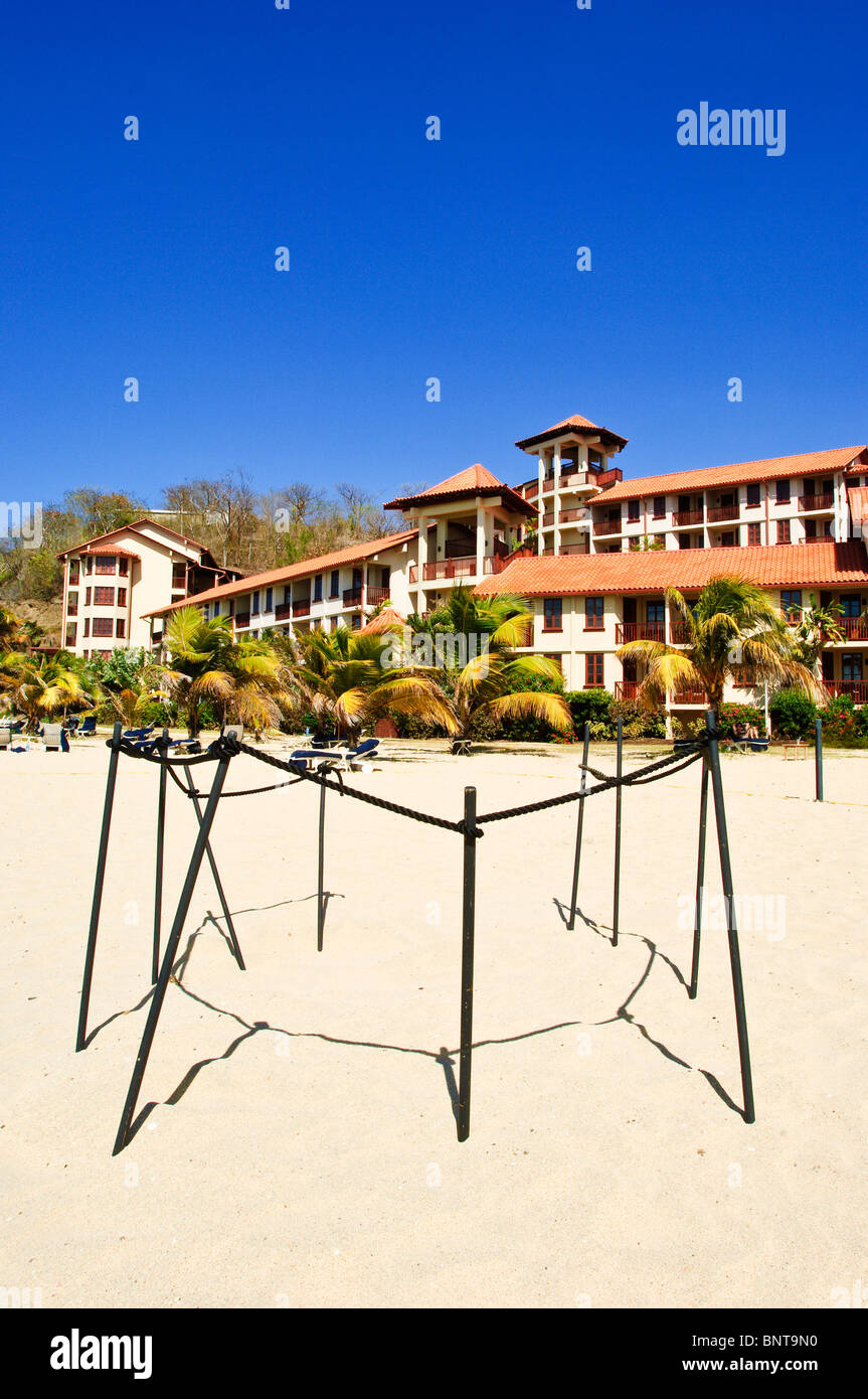 Recintato in nido di tartaruga marina sulla spiaggia di LaSource Resort, Grenada, Isole Windward, Caraibi. Foto Stock