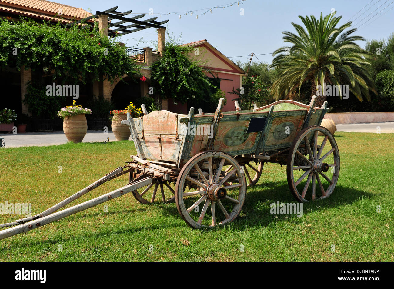 Immagine di un antico carrello che è stato utilizzato per il trasporto del fresco uve raccolte dal campo quindi consegnato alla Foto Stock